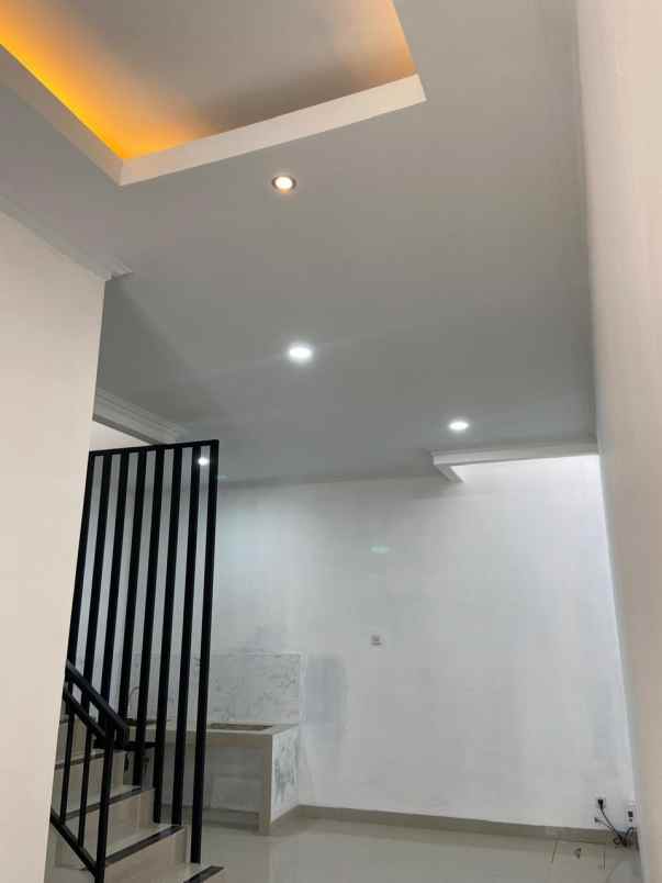 dijual rumah cluster di lewinanggung depok