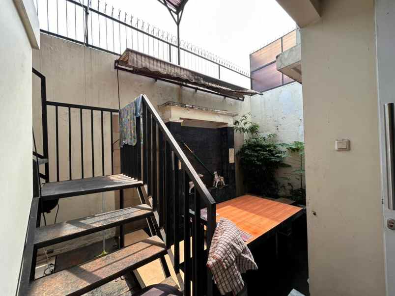 dijual rumah cluster east esplanade