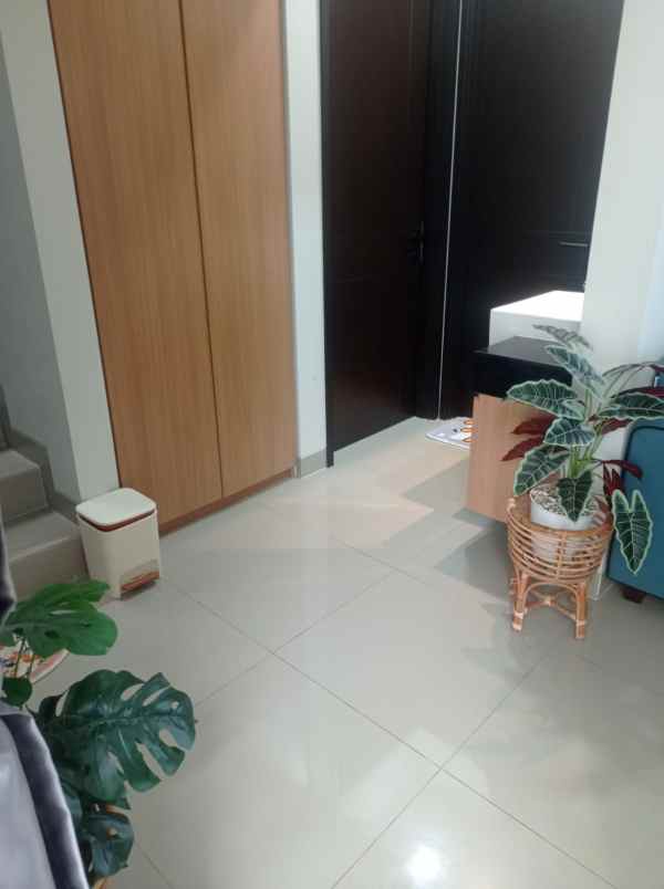 dijual rumah cluster flora summarecon