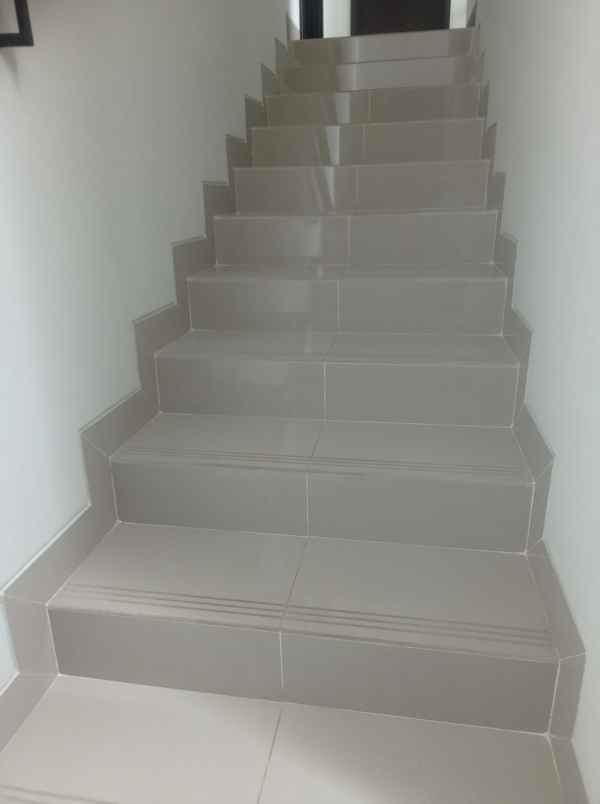 dijual rumah cluster flora summarecon