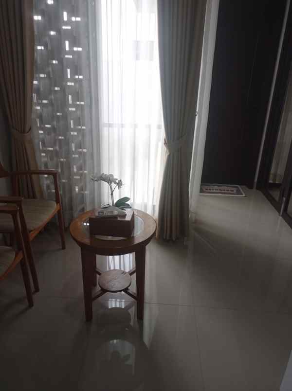 dijual rumah cluster flora summarecon