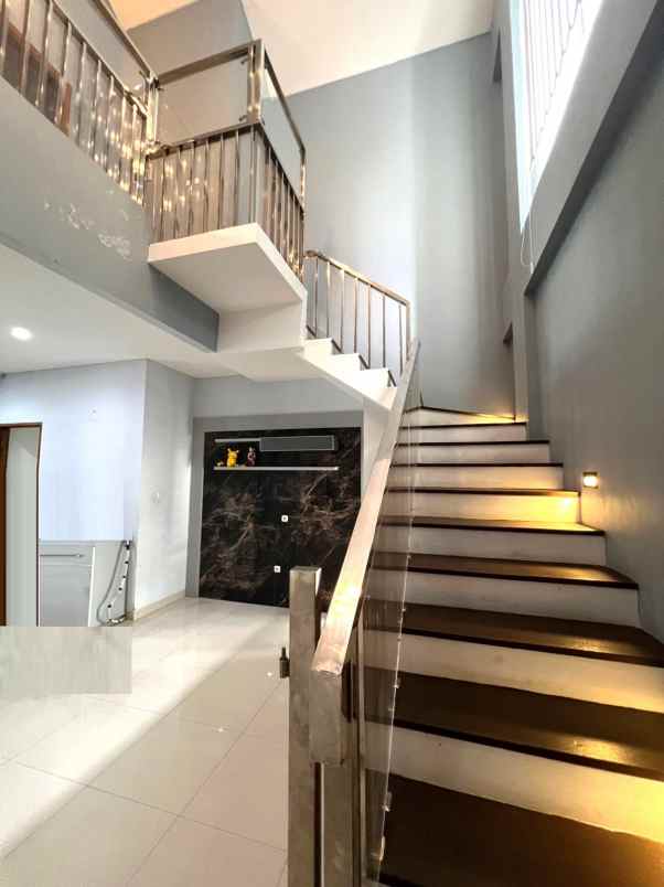 dijual rumah cluster jura metland