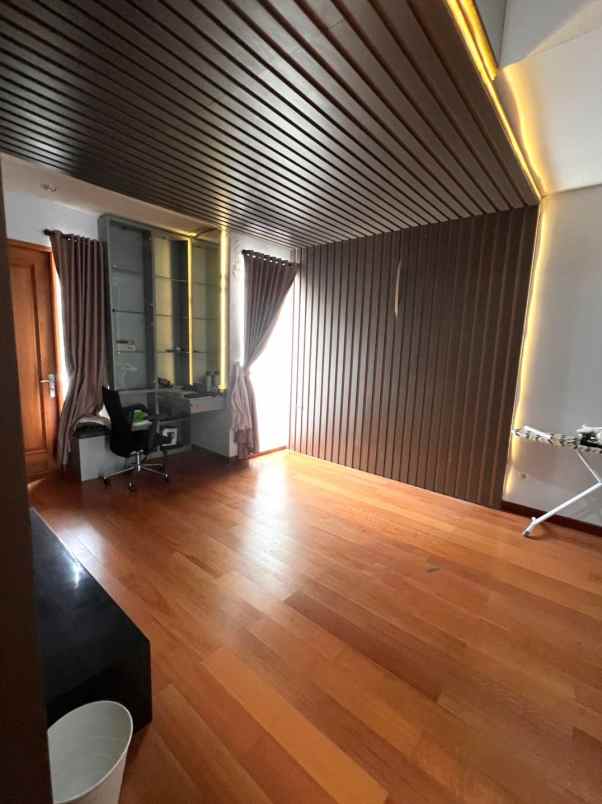 dijual rumah cluster jura metland