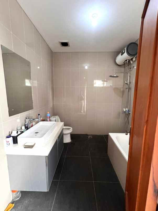 dijual rumah cluster jura metland