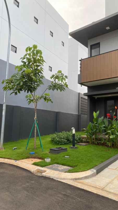 dijual rumah cluster regia summarecon