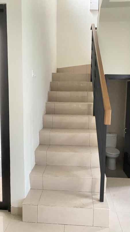 dijual rumah cluster regia summarecon