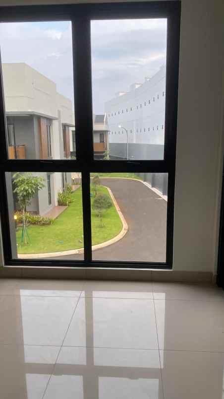 dijual rumah cluster regia summarecon
