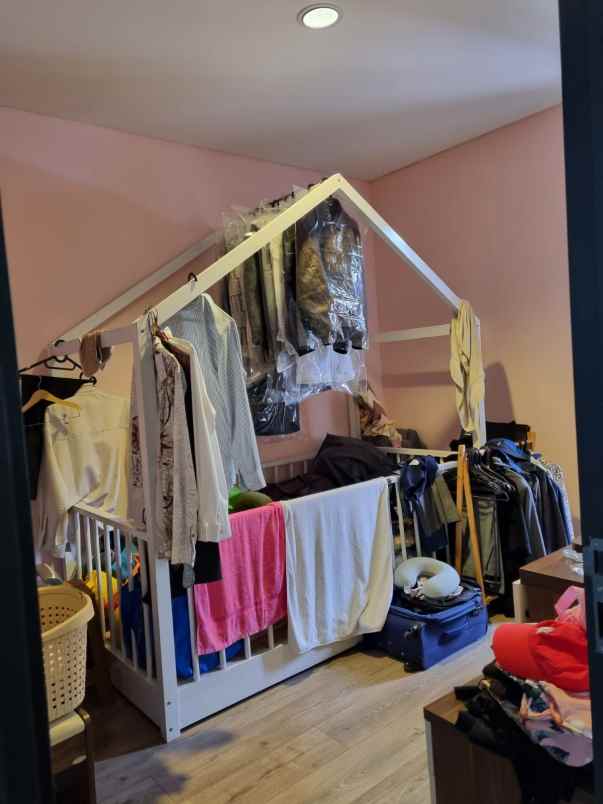 dijual rumah cluster wisteria metland