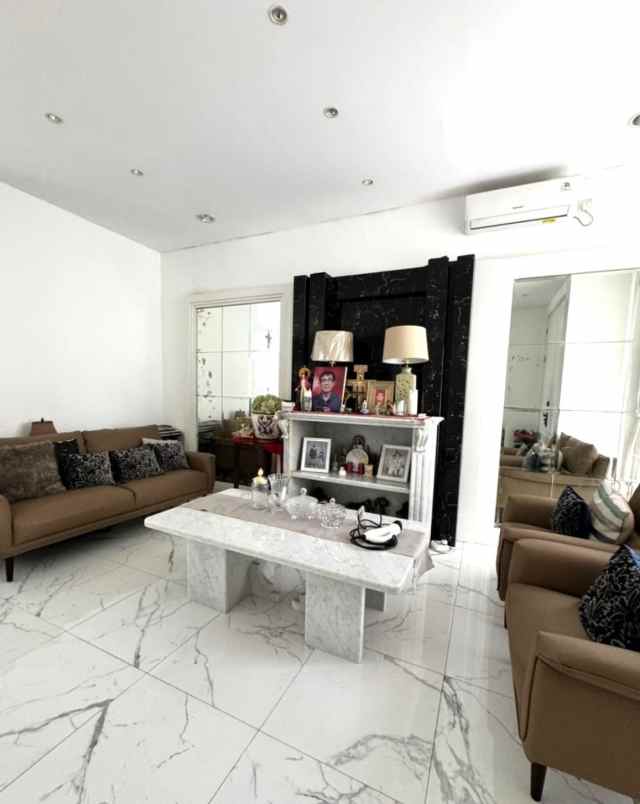 dijual rumah cluster yarra jgc jakarta