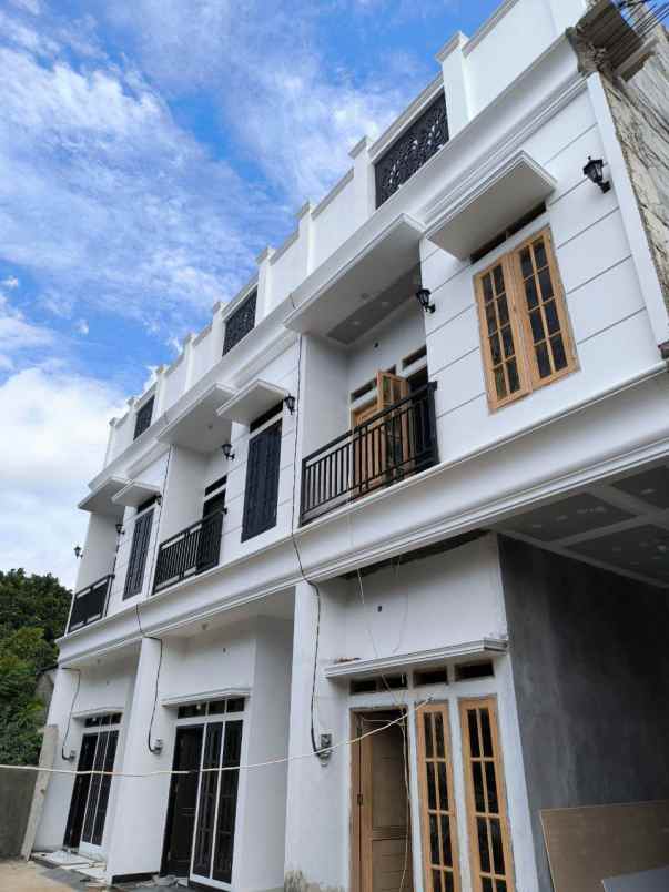 dijual rumah condet