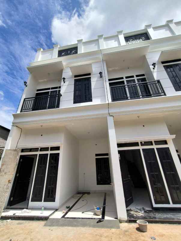 dijual rumah condet