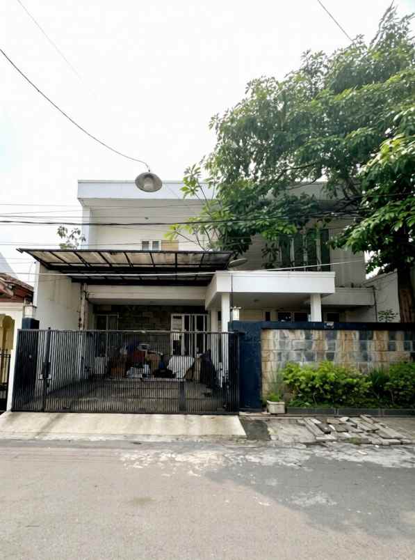 dijual rumah darmo permai utara