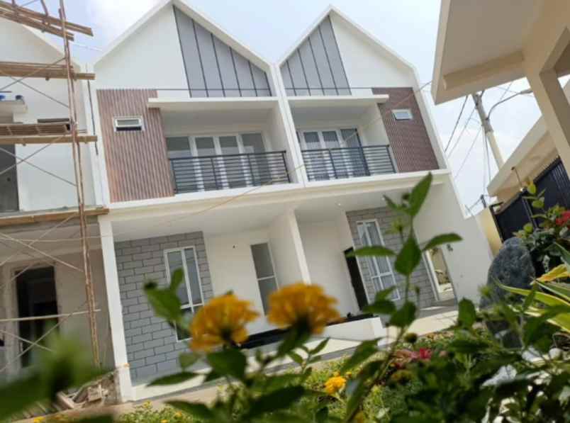 dijual rumah de araz residence tapos depok
