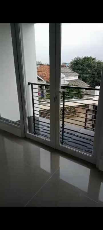 dijual rumah de araz residence tapos depok