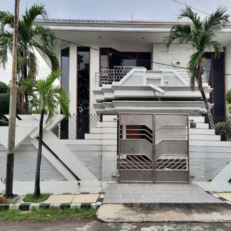 dijual rumah dharmahusada indah