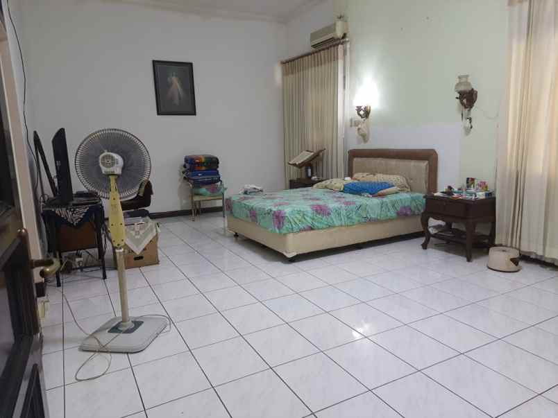 dijual rumah dharmahusada indah barat