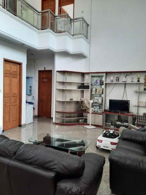 dijual rumah dharmahusada indah utara