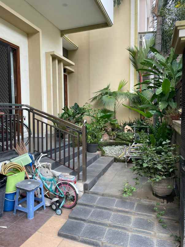 dijual rumah dharmahusada mas