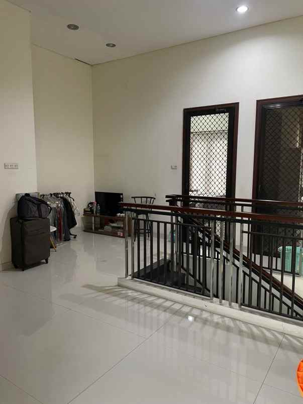 dijual rumah dharmahusada mas