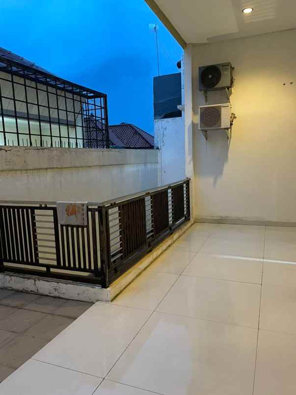 dijual rumah dharmahusada mas