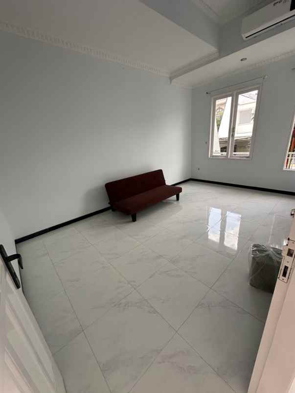 dijual rumah dharmahusada megah