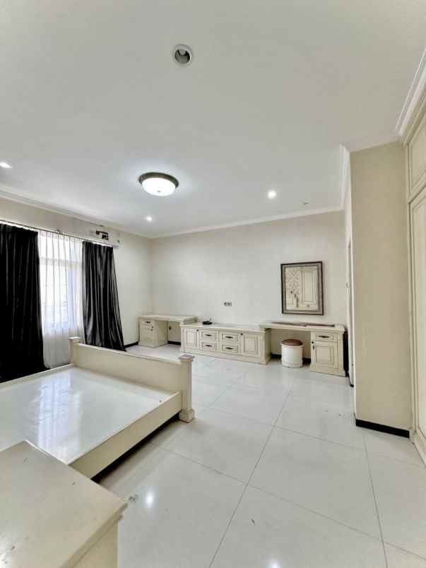 dijual rumah dharmahusada megah permai