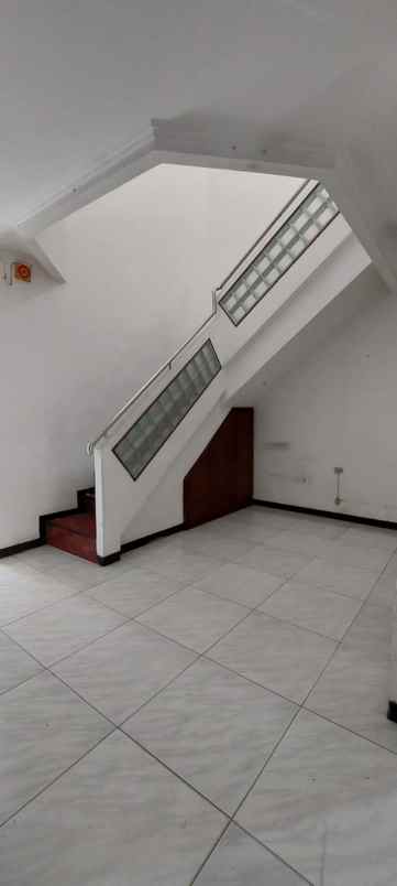 dijual rumah dijual rumah di jl barata