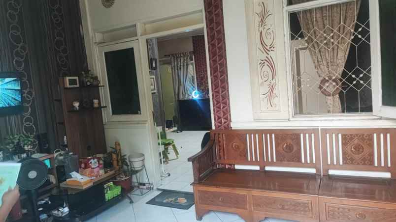 dijual rumah dijual rumah di jl lilium