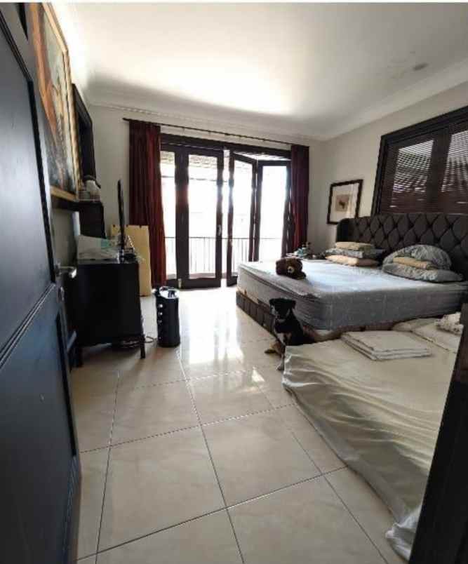 dijual rumah graha famili