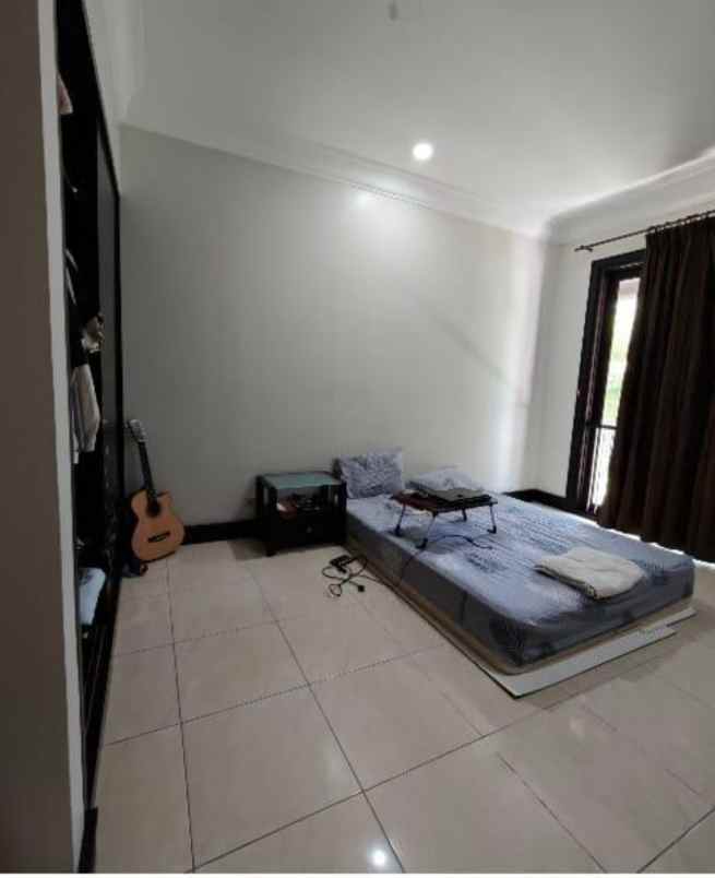 dijual rumah graha famili