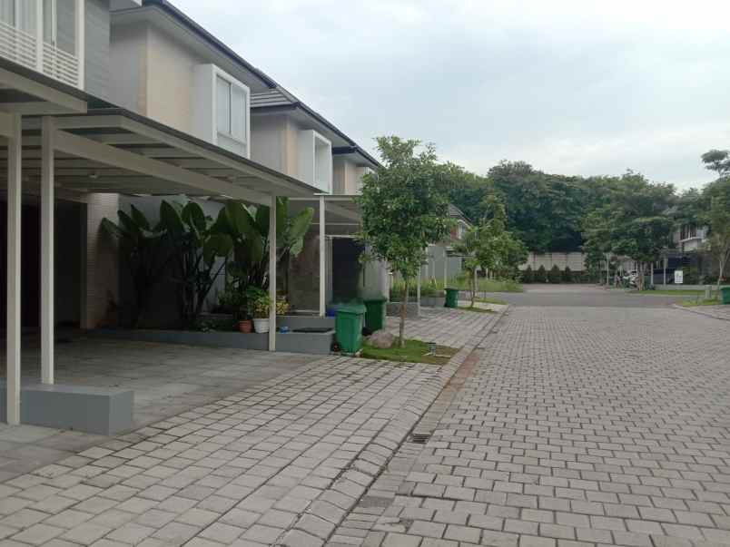dijual rumah graha natura