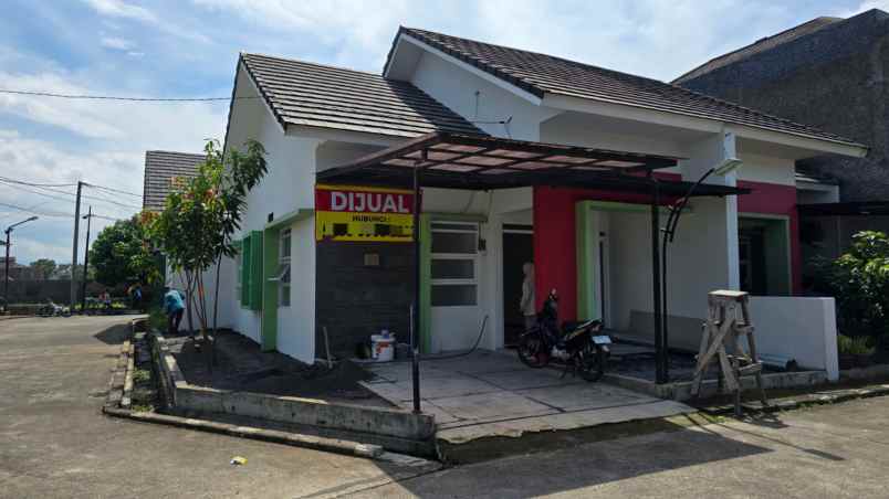 dijual rumah grand d pillar residence