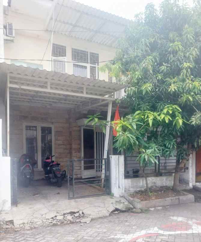 dijual rumah green lake wonorejo