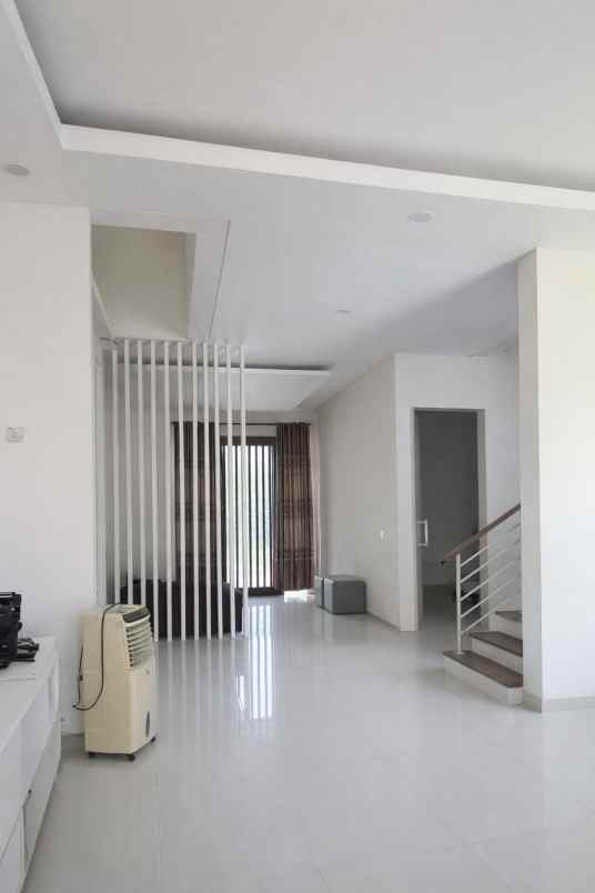 dijual rumah greenhill citraland utara
