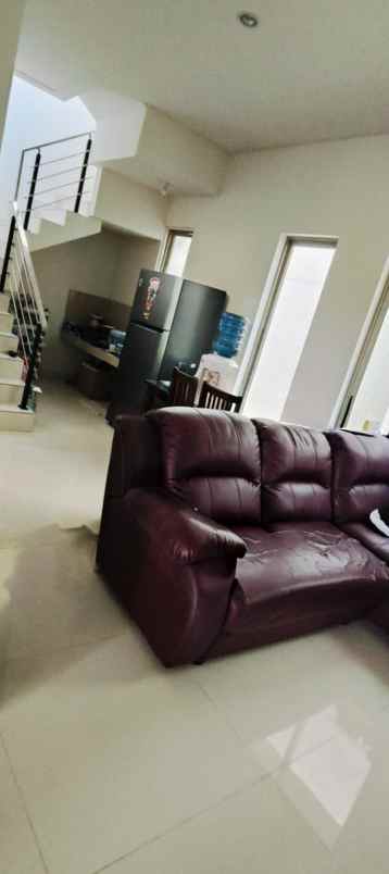 dijual rumah greenland