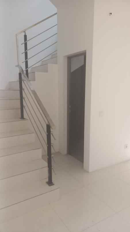 dijual rumah greenland residence