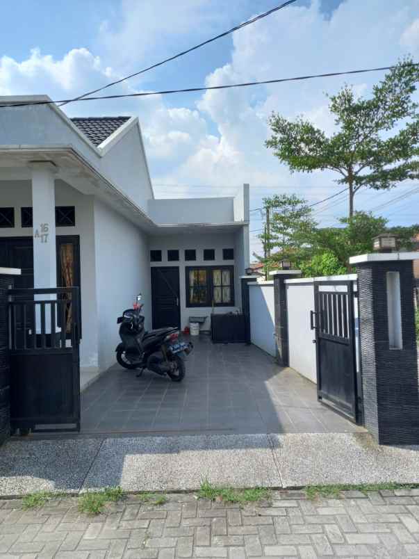 dijual rumah griya asri cilodong