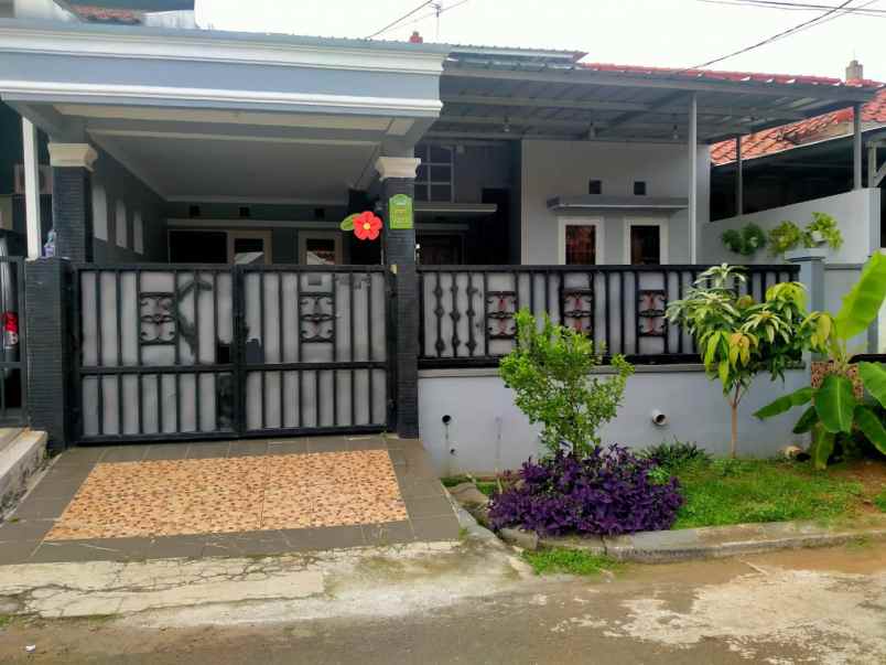 dijual rumah harapan indah cluster