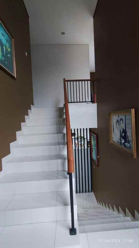 dijual rumah harapan indah cluster