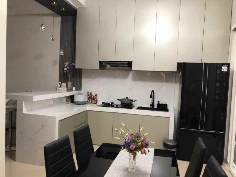 dijual rumah heavenland park cluster