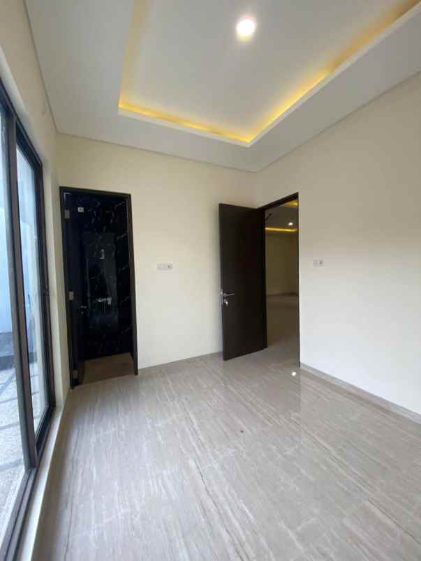 dijual rumah international village