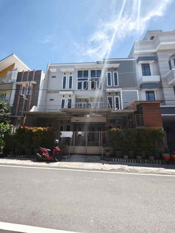 dijual rumah jalan bunga bunga suhat