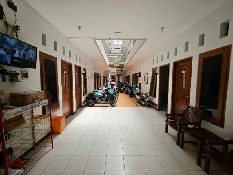 dijual rumah jalan bunga bunga suhat