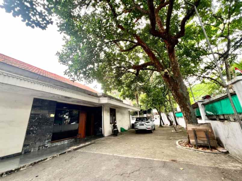 dijual rumah jalan darmawangsa