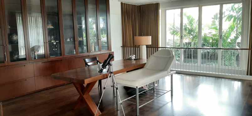 dijual rumah jalan darmo hill