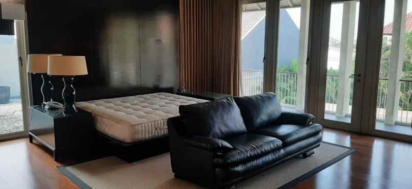 dijual rumah jalan darmo hill