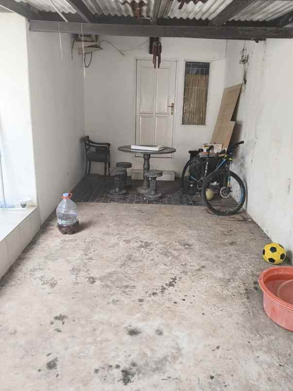 dijual rumah jalan flamboyan adiraga