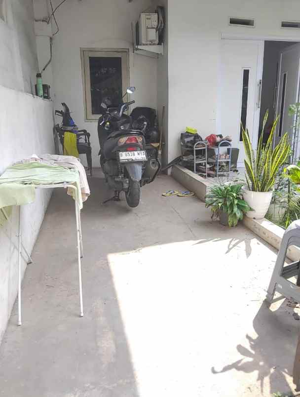 dijual rumah jalan flamboyan adiraga