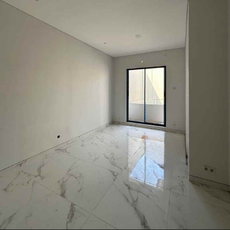 dijual rumah jalan graha famili