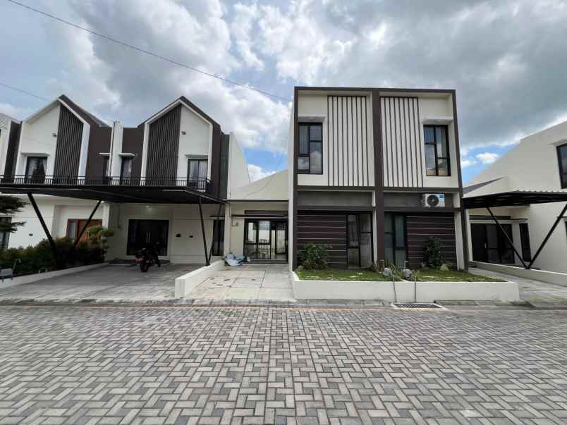 dijual rumah jalan kaliurang km 12
